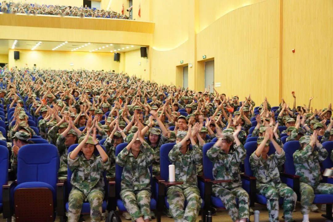 《地下交通站》中华丽配角:牛人数不过来,客串的成相声界大佬